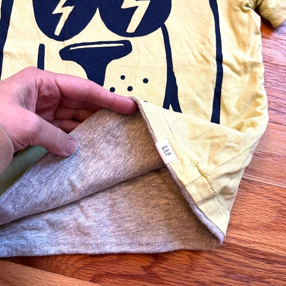 GAP BabyGap Toddler Reversible Graphic Short Sleeves T-Shirts Set of Two - Picture 9 of 10